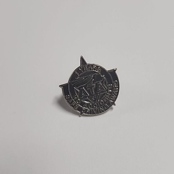 ATA American Trucking Association Lapel Pin - Vintage Safe Driving Award 1 Yr - Picture 1 of 2